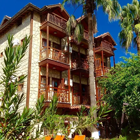 Tuana Hotel Side